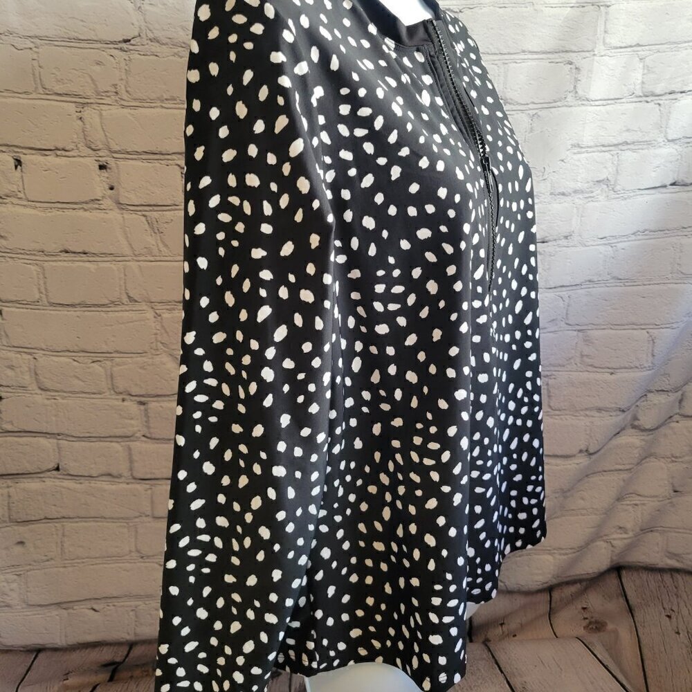 Island Escape Black/White Plus Size Half-Zip Rash Guard - Picture 3 of 5